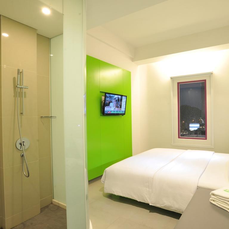 Pop! Hotel Diponegoro Surabaya Exterior photo